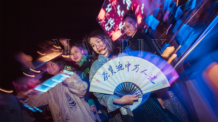 美妆品牌游轮派对现场图